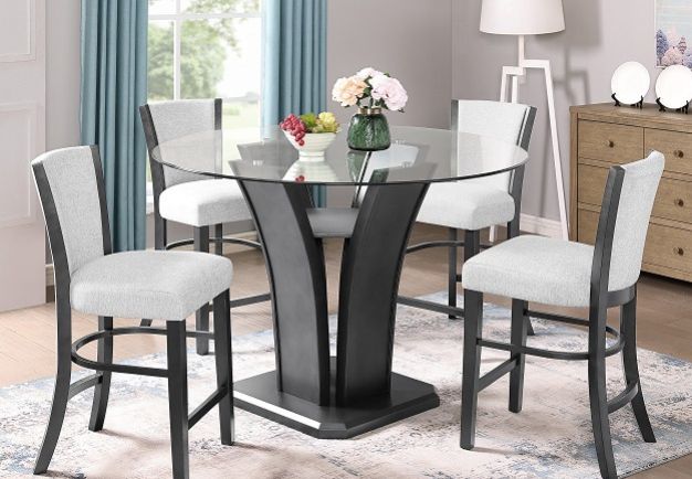 Dining room sets and tables on sale in Salem, Oregon